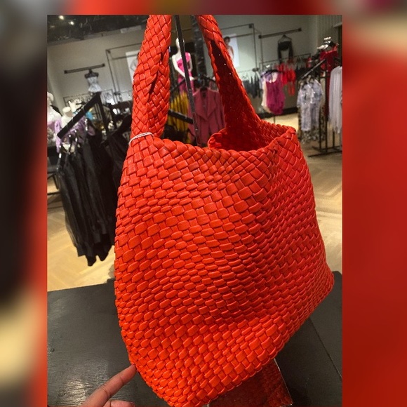 Vegan leather woven intrecciato bag - Picture 4 of 6